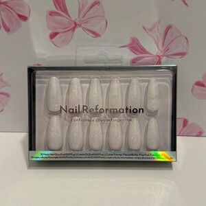 Nail Reformation White Glitter Coffin Press On‎ Nails Kit 30 Count